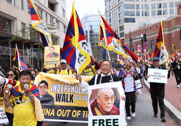 September 24, 2026, Washington, District Of Columbia, USA: Demonstrators from the Free Tibet movement protest against Chinese President Xi Jinping s state visit in Washington, DC, as they march toward the US Capitol on September 24, 2026. President Xi is on a State visit to the United States from September 23 to 25. Washington USA  - ZUMAs337 20260924_znp_s337_003 Copyright: xGentxShkullakux