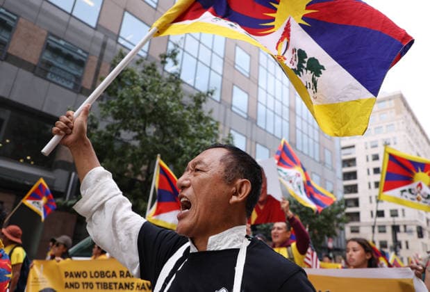 September 24, 2026, Washington, District Of Columbia, USA: Demonstrators from the Free Tibet movement protest against Chinese President Xi Jinping s state visit in Washington, DC, as they march toward the US Capitol on September 24, 2026. President Xi is on a State visit to the United States from September 23 to 25. Washington USA  - ZUMAs337 20260924_znp_s337_005 Copyright: xGentxShkullakux