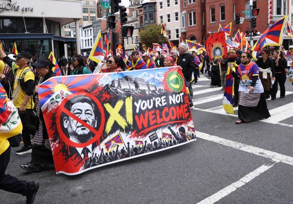 September 24, 2026, Washington, District Of Columbia, USA: Demonstrators from the Free Tibet movement protest against Chinese President Xi Jinping s state visit in Washington, DC, as they march toward the US Capitol on September 24, 2026. President Xi is on a State visit to the United States from September 23 to 25. Washington USA  - ZUMAs337 20260924_znp_s337_012 Copyright: xGentxShkullakux