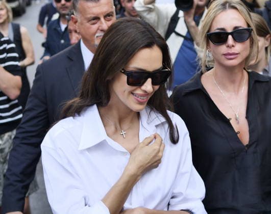 IPA88926949 - Milan, Milan Women s Fashion Week: Spring Summer 2026 2027 - Women s Fashion, Spring Summer 2026–2027, Alberta Ferretti fashion show—Pictured: Irina Shayk  Copyright: xLucaxPontix xLucaPonti IpaAgencyx IPA88926949
