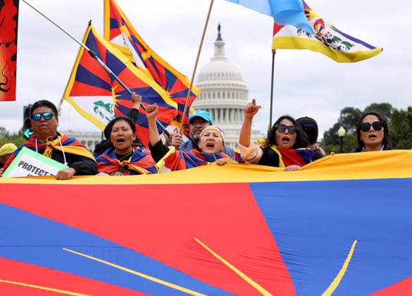 September 24, 2026, Washington, District Of Columbia, USA: Demonstrators from the Free Tibet movement protest against Chinese President Xi Jinping s state visit in Washington, DC, as they march toward the US Capitol on September 24, 2026. President Xi is on a State visit to the United States from September 23 to 25. Washington USA - ZUMAs337 20260924_znp_s337_021 Copyright: xGentxShkullakux