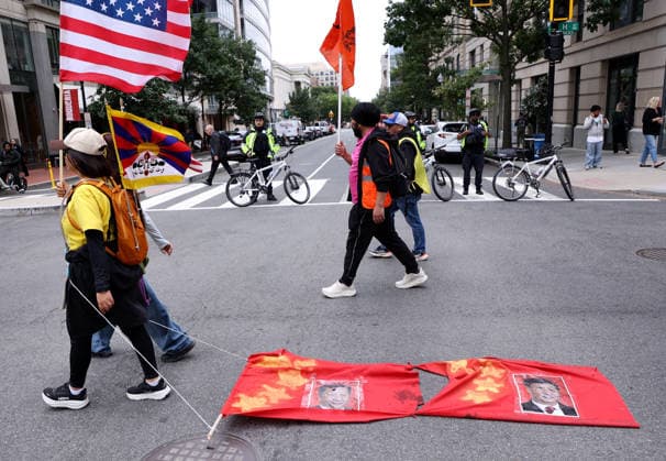 September 24, 2026, Washington, District Of Columbia, USA: Demonstrators from the Free Tibet movement protest against Chinese President Xi Jinping s state visit in Washington, DC, as they march toward the US Capitol on September 24, 2026. President Xi is on a State visit to the United States from September 23 to 25. Washington USA - ZUMAs337 20260924_znp_s337_010 Copyright: xGentxShkullakux