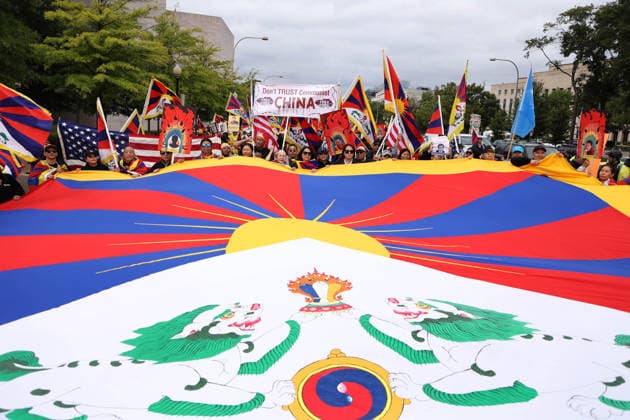 September 24, 2026, Washington, District Of Columbia, USA: Demonstrators from the Free Tibet movement protest against Chinese President Xi Jinping s state visit in Washington, DC, as they march toward the US Capitol on September 24, 2026. President Xi is on a State visit to the United States from September 23 to 25. Washington USA - ZUMAs337 20260924_znp_s337_016 Copyright: xGentxShkullakux