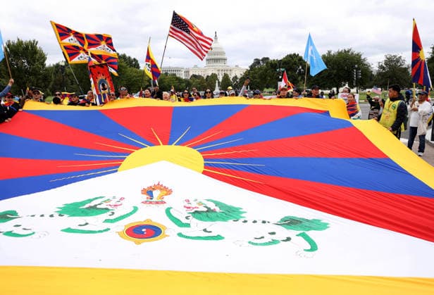 September 24, 2026, Washington, District Of Columbia, USA: Demonstrators from the Free Tibet movement protest against Chinese President Xi Jinping s state visit in Washington, DC, as they march toward the US Capitol on September 24, 2026. President Xi is on a State visit to the United States from September 23 to 25. Washington USA - ZUMAs337 20260924_znp_s337_020 Copyright: xGentxShkullakux