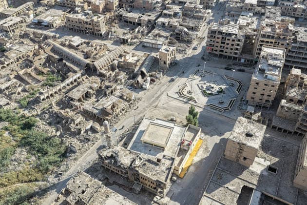 Damaged historical structures in Deir ez-Zor province, bearing the scars of the war in Syria DEIR EZ-ZOR, SYRIA - SEPTEMBER 24: An aerial view of the destruction caused by military bombardments during the Syrian civil war in the area housing the historic Ottoman-era Al-Omari Mosque and Ottoman Covered Bazaar in Deir ez-Zor, Syria, on September 24, 2026. The historic structures were largely destroyed in the attacks. Abdulrhman El Ali Anadolu Deir ez-Zor Syria. Editorial use only. Please get in touch for any other usage.  Copyright: x2026xAnadoluxAbdulrhmanxElxAlix