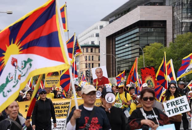 September 24, 2026, Washington, District Of Columbia, USA: Demonstrators from the Free Tibet movement protest against Chinese President Xi Jinping s state visit in Washington, DC, as they march toward the US Capitol on September 24, 2026. President Xi is on a State visit to the United States from September 23 to 25. Washington USA - ZUMAs337 20260924_znp_s337_015 Copyright: xGentxShkullakux