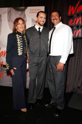 Riccardo Simonetti with his husband Steven and his mother Anna Simonetti at the book launch for *When Is a Man a Man?* by Riccardo Simonetti at The Ritz-Carlton Hotel Berlin on September 24, 2026 Foto:xA.xBuggex xFuturexImagex simonetti_6929