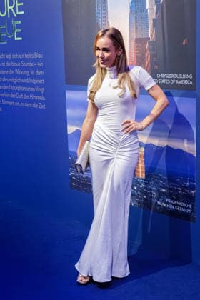 September 24, 2026, Düsseldorf: Annemarie Carpendale on the Blue Carpet at the launch of the new Guerlain L™Heure Bleue Eau de Parfum at the Lofthouse in Düsseldorf. Lofthouse, Reisholzer Werftstraße, North Rhine-Westphalia, Germany