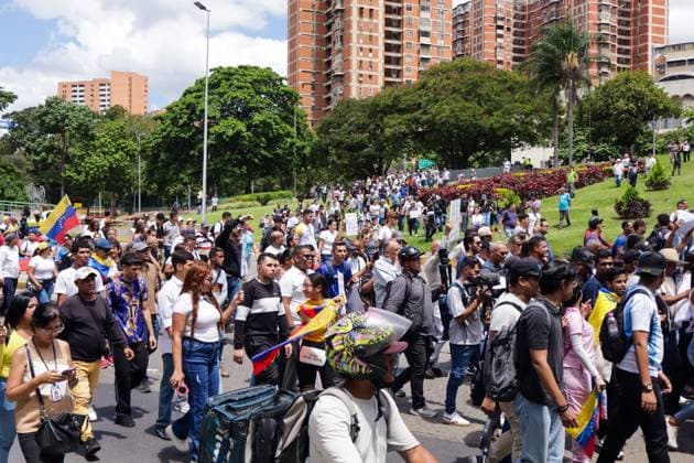 September 24, 2026, Caracas, Venezuela (Bolivarian Republic of: CARACAS, VENEZUELA, SEPTEMBER 24, 2026: Opposition supporters demonstrate in Caracas demanding that opposition leader MaroÂ­a Corina Machado be allowed to return to Venezuela and calling for new presidential elections. Protesters gathered at Plaza Venezuela before marching toward the headquarters of the National Electoral Council (CNE). Some demonstrators later occupied a section of the Gran Cacique Guaicaipuro highway near the Central University of Venezuela, disrupting traffic. Caracas Venezuela (Bolivarian Republic of  - ZUMAq101 20260924_zna_q101_180 Copyright: xMarioxFloresx