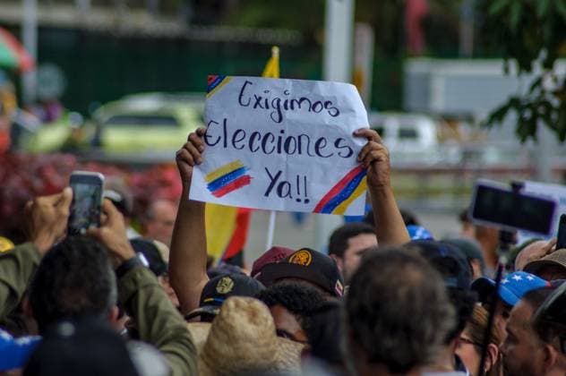 September 24, 2026, Caracas, Venezuela (Bolivarian Republic of: CARACAS, VENEZUELA, SEPTEMBER 24, 2026: Opposition supporters demonstrate in Caracas demanding that opposition leader MaroÂ­a Corina Machado be allowed to return to Venezuela and calling for new presidential elections. Protesters gathered at Plaza Venezuela before marching toward the headquarters of the National Electoral Council (CNE). Some demonstrators later occupied a section of the Gran Cacique Guaicaipuro highway near the Central University of Venezuela, disrupting traffic. Caracas Venezuela (Bolivarian Republic of  - ZUMAq101 20260924_zna_q101_184 Copyright: xMarioxFloresx