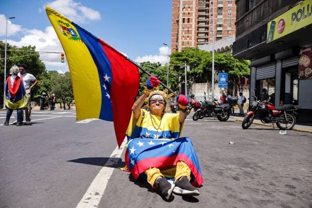 September 24, 2026, Caracas, Venezuela (Bolivarian Republic of: CARACAS, VENEZUELA, SEPTEMBER 24, 2026: Opposition supporters demonstrate in Caracas demanding that opposition leader MaroÂ­a Corina Machado be allowed to return to Venezuela and calling for new presidential elections. Protesters gathered at Plaza Venezuela before marching toward the headquarters of the National Electoral Council (CNE). Some demonstrators later occupied a section of the Gran Cacique Guaicaipuro highway near the Central University of Venezuela, disrupting traffic. Caracas Venezuela (Bolivarian Republic of  - ZUMAq101 20260924_zna_q101_185 Copyright: xMarioxFloresx