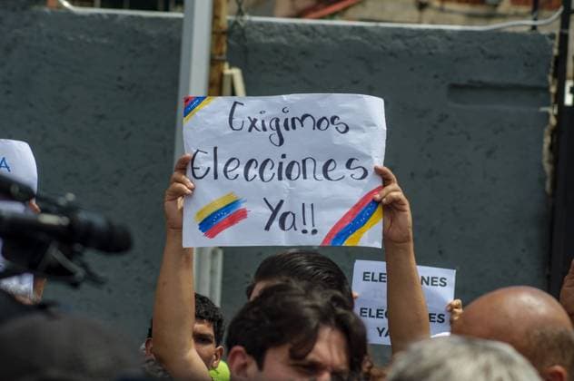 September 24, 2026, Caracas, Venezuela (Bolivarian Republic of: CARACAS, VENEZUELA, SEPTEMBER 24, 2026: Opposition supporters demonstrate in Caracas demanding that opposition leader MaroÂ­a Corina Machado be allowed to return to Venezuela and calling for new presidential elections. Protesters gathered at Plaza Venezuela before marching toward the headquarters of the National Electoral Council (CNE). Some demonstrators later occupied a section of the Gran Cacique Guaicaipuro highway near the Central University of Venezuela, disrupting traffic. Caracas Venezuela (Bolivarian Republic of  - ZUMAq101 20260924_zna_q101_186 Copyright: xMarioxFloresx