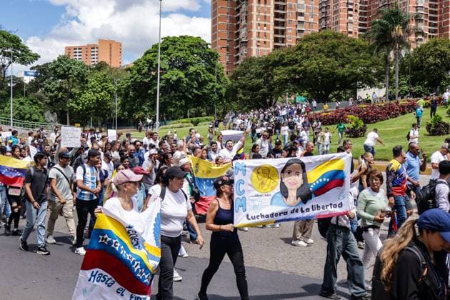September 24, 2026, Caracas, Venezuela (Bolivarian Republic of: CARACAS, VENEZUELA, SEPTEMBER 24, 2026: Opposition supporters demonstrate in Caracas demanding that opposition leader MaroÂ­a Corina Machado be allowed to return to Venezuela and calling for new presidential elections. Protesters gathered at Plaza Venezuela before marching toward the headquarters of the National Electoral Council (CNE). Some demonstrators later occupied a section of the Gran Cacique Guaicaipuro highway near the Central University of Venezuela, disrupting traffic. Caracas Venezuela (Bolivarian Republic of  - ZUMAq101 20260924_zna_q101_191 Copyright: xMarioxFloresx