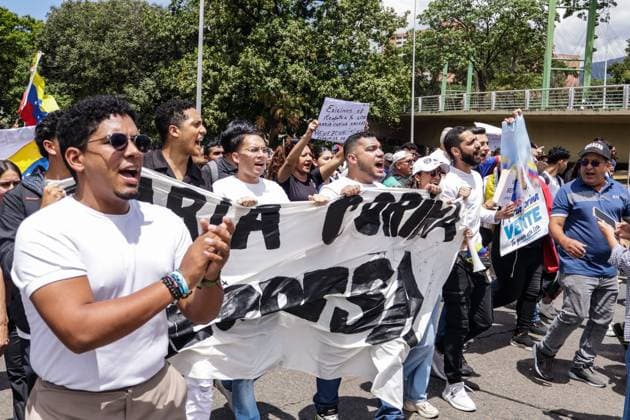 September 24, 2026, Caracas, Venezuela (Bolivarian Republic of: CARACAS, VENEZUELA, SEPTEMBER 24, 2026: Opposition supporters demonstrate in Caracas demanding that opposition leader MaroÂ­a Corina Machado be allowed to return to Venezuela and calling for new presidential elections. Protesters gathered at Plaza Venezuela before marching toward the headquarters of the National Electoral Council (CNE). Some demonstrators later occupied a section of the Gran Cacique Guaicaipuro highway near the Central University of Venezuela, disrupting traffic. Caracas Venezuela (Bolivarian Republic of  - ZUMAq101 20260924_zna_q101_193 Copyright: xMarioxFloresx