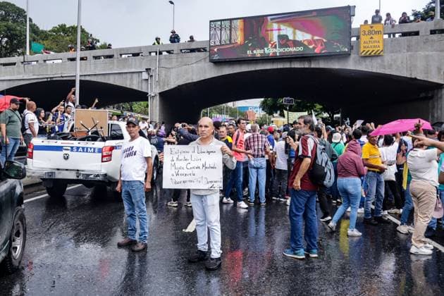 September 24, 2026, Caracas, Venezuela (Bolivarian Republic of: CARACAS, VENEZUELA, SEPTEMBER 24, 2026: Opposition supporters demonstrate in Caracas demanding that opposition leader MaroÂ­a Corina Machado be allowed to return to Venezuela and calling for new presidential elections. Protesters gathered at Plaza Venezuela before marching toward the headquarters of the National Electoral Council (CNE). Some demonstrators later occupied a section of the Gran Cacique Guaicaipuro highway near the Central University of Venezuela, disrupting traffic. Caracas Venezuela (Bolivarian Republic of  - ZUMAq101 20260924_zna_q101_195 Copyright: xMarioxFloresx