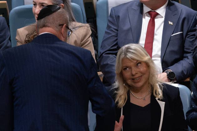 September 24, 2026, New York City, USA: Sara Netanyahu, wife of Israeli Prime Minister Benjamin Netanyahu, greets guests before her husband delivers his address during the General Debate of the 81st session of the United Nations General Assembly at the UN Headquarters in New York City. New York City USA  - ZUMAl194 20260924_zip_l194_056 Copyright: xMarekxLadzinskix