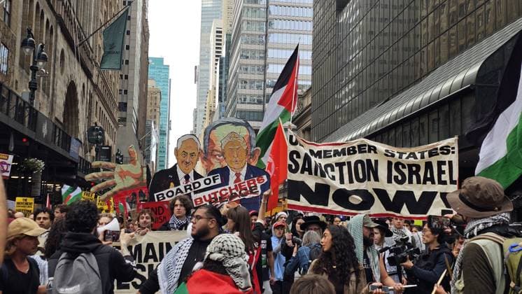 Jewish and Muslim demonstrators march in New York over Gaza war NEW YORK, UNITED STATES - SEPTEMBER 24: A large group of Jewish and Muslim demonstrators carrying banners and Palestinian flags march from Bryant Park toward the United Nations headquarters to protest the policies of Israeli Prime Minister Benjamin Netanyahu and US President Donald Trump regarding the war in Gaza in New York, United States, on September 24, 2026. Waleed Zein Anadolu New York United States. Editorial use only. Please get in touch for any other usage.  Copyright: x2026xAnadoluxWaleedxZeinx