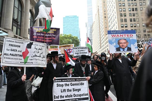 Jewish and Muslim demonstrators march in New York over Gaza war NEW YORK, UNITED STATES - SEPTEMBER 24: A large group of Jewish and Muslim demonstrators carrying banners and Palestinian flags march from Bryant Park toward the United Nations headquarters to protest the policies of Israeli Prime Minister Benjamin Netanyahu and US President Donald Trump regarding the war in Gaza in New York, United States, on September 24, 2026. Waleed Zein Anadolu New York United States. Editorial use only. Please get in touch for any other usage.  Copyright: x2026xAnadoluxWaleedxZeinx