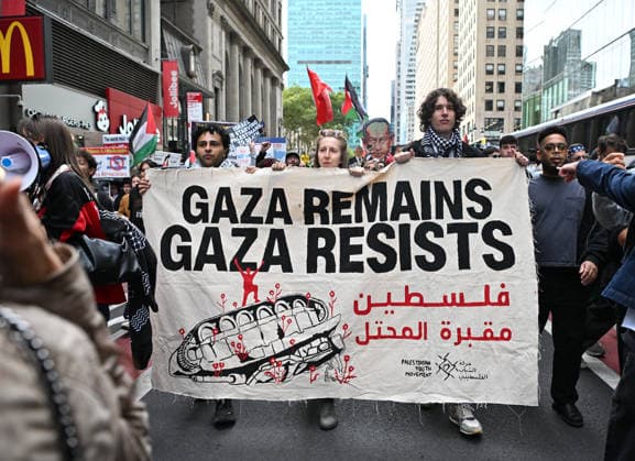 Jewish and Muslim demonstrators march in New York over Gaza war NEW YORK, UNITED STATES - SEPTEMBER 24: A large group of Jewish and Muslim demonstrators carrying banners and Palestinian flags march from Bryant Park toward the United Nations headquarters to protest the policies of Israeli Prime Minister Benjamin Netanyahu and US President Donald Trump regarding the war in Gaza in New York, United States, on September 24, 2026. Waleed Zein Anadolu New York United States. Editorial use only. Please get in touch for any other usage.  Copyright: x2026xAnadoluxWaleedxZeinx