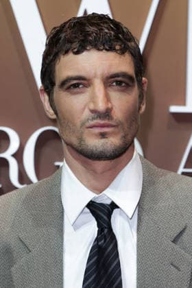 Cinema Paradiso - Giorgio Armani Party - Paris Niels Schneider attends Armani Beauty party held at the Eiffel Tower in Paris, France on September 24, 2026, marking the opening night of the first edition of the Cinema Paradiso Tour Eiffel festival, organized by mk2 in the Salle Gustave Eiffel on the monument s first floor, as Armani Beauty celebrates the launch of its new men s fragrance I Will with campaign face actor Jonathan Bailey in attendance. Photo by David Boyer ABACAPRESS.COM Paris France  Copyright: xBoyerxDavid ABACAx