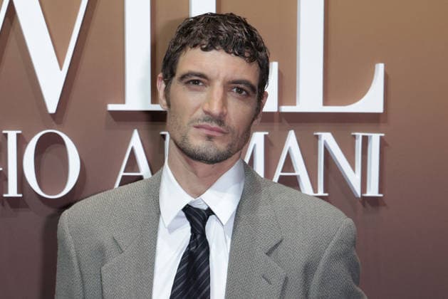 Cinema Paradiso - Giorgio Armani Party - Paris Niels Schneider attends Armani Beauty party held at the Eiffel Tower in Paris, France on September 24, 2026, marking the opening night of the first edition of the Cinema Paradiso Tour Eiffel festival, organized by mk2 in the Salle Gustave Eiffel on the monument s first floor, as Armani Beauty celebrates the launch of its new men s fragrance I Will with campaign face actor Jonathan Bailey in attendance. Photo by David Boyer ABACAPRESS.COM Paris France  Copyright: xBoyerxDavid ABACAx