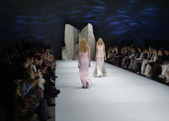 IPA88933137 - Milan, Milan Women s Fashion Week: Spring Summer 2026–2027 — Women s Fashion, Spring Summer 2026–2027 — Genny Fashion Show — Pictured: Guest  Copyright: xLucaxPontix xLucaPonti IpaAgencyx IPA88933137