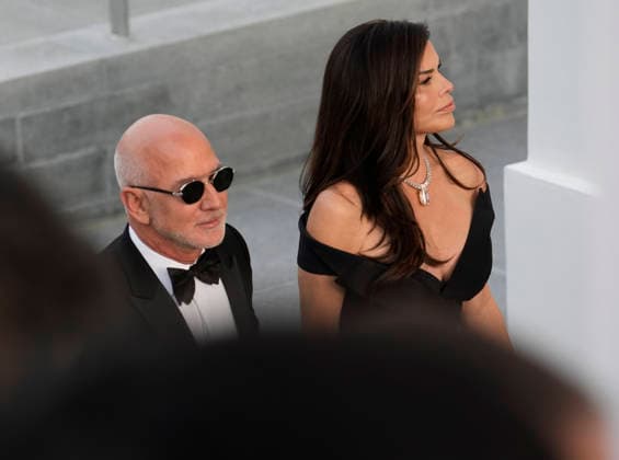 Amazon CEO Jeff Bezos and his wife, Lauren Sanchez Bezos, arrive to a state dinner in honor of Chinese President Xi Jinping at the White House in Washington DC on Thursday, September 24, 2026. Xi is on a three-day state visit to the U.S. and will hold talks with U.S. officials on tariffs, AI, and other issues.  WAX202609249750 YurixGripas