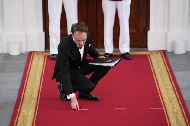 An aide places tape on the carpet to show guests where to stand before a state dinner in honor of Chinese President Xi Jinping at the White House in Washington DC on Thursday, September 24, 2026. Xi is on a three-day state visit to the U.S. and will hold talks with U.S. officials on tariffs, AI, and other issues.  WAX202609249751 YurixGripas