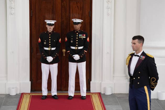 Ceremonial guardsmen at the North Door before a state dinner in honor of Chinese President Xi Jinping at the White House in Washington DC on Thursday, September 24, 2026. Xi is on a three-day state visit to the U.S. and will hold talks with U.S. officials on tariffs, AI, and other issues.  WAX202609249752 YurixGripas