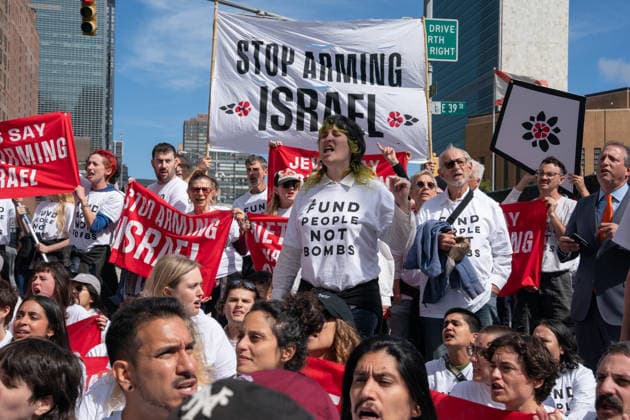 US-NEWS-UN-NETANYAHU-PROTEST-FILEPIC-NY Pro-Palestinian protesters block First Avenue at East 39th Street in protest of Israeli Prime Minister Benjamin Netanyahu before he speaks at the United Nations on Thursday, Sept. 24, 2026, in Manhattan, New York. (Barry Williams New York Daily News TNS) EDITORIAL USE ONLY Copyright: x xDailyxNews,xL.P.x(NewxYork)x 185605105W BarryxWilliamsx krtphotoslive967037