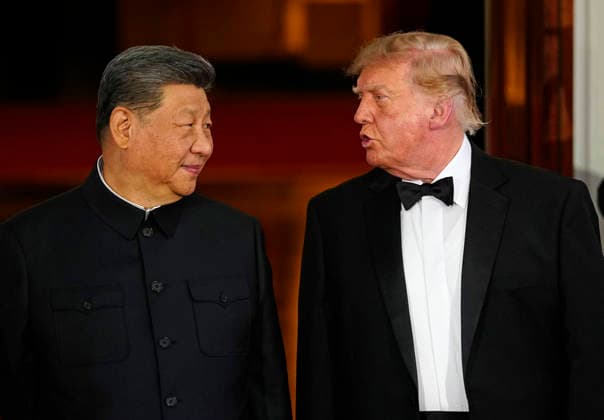 President Donald Trump (R) speaks to Chinese President Xi Jinping before a state dinner at the White House in Washington DC on Thursday, September 24, 2026. Xi is on a three-day state visit to the U.S. and will hold talks with U.S. officials on tariffs, AI, and other issues.  WAP20260924708 BONNIExCASH