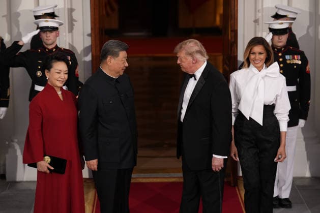 Chinese President Xi Jinping and his wife Peng Liyuan stand with President Donald Trump and First Lady Melania Trump as they arrive for a state dinner at the White House in Washington DC on Thursday, September 24, 2026.  WAX202609249755 YURIxGRIPAS