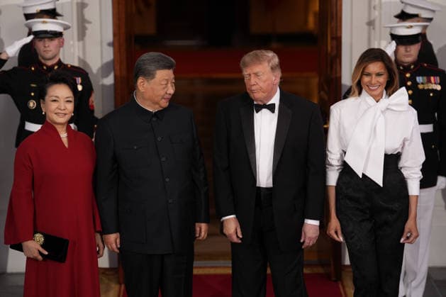 Chinese President Xi Jinping and his wife Peng Liyuan stand with President Donald Trump and First Lady Melania Trump as they arrive for a state dinner at the White House in Washington DC on Thursday, September 24, 2026.  WAX202609249757 YURIxGRIPAS