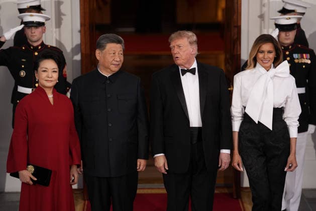 Chinese President Xi Jinping and his wife Peng Liyuan stand with President Donald Trump and First Lady Melania Trump as they arrive for a state dinner at the White House in Washington DC on Thursday, September 24, 2026.  WAX202609249760 YURIxGRIPAS