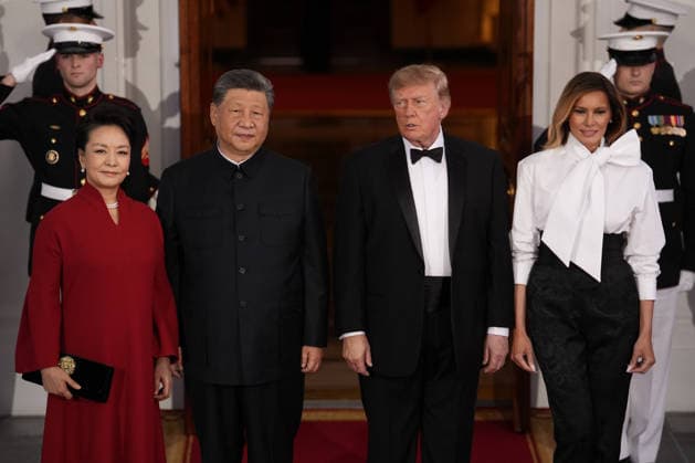 Chinese President Xi Jinping and his wife Peng Liyuan stand with President Donald Trump and First Lady Melania Trump as they arrive for a state dinner at the White House in Washington DC on Thursday, September 24, 2026.  WAX202609249761 YURIxGRIPAS