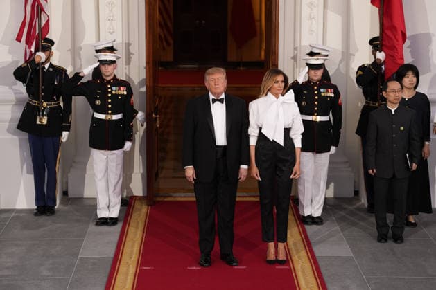 President Donald Trump and First Lady Melania Trump wait to greet Chinese President Xi Jinping and his wife Peng Liyuan for a state dinner at the White House in Washington DC on Thursday, September 24, 2026.  WAX202609249767 YURIxGRIPAS