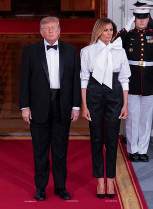 President Donald Trump and First Lady Melania Trump wait to greet Chinese President Xi Jinping and his wife Peng Liyuan for a state dinner at the White House in Washington DC on Thursday, September 24, 2026.  WAX202609249768 YURIxGRIPAS