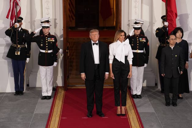 President Donald Trump and First Lady Melania Trump wait to greet Chinese President Xi Jinping and his wife Peng Liyuan for a state dinner at the White House in Washington DC on Thursday, September 24, 2026.  WAX202609249769 YURIxGRIPAS