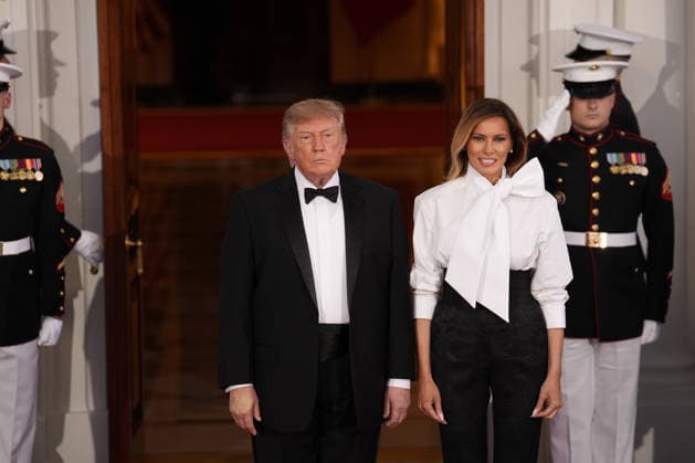 President Donald Trump and First Lady Melania Trump wait to greet Chinese President Xi Jinping and his wife Peng Liyuan for a state dinner at the White House in Washington DC on Thursday, September 24, 2026.  WAX202609249770 YURIxGRIPAS