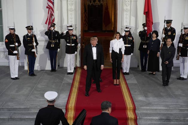 President Donald Trump and First Lady Melania Trump greet Chinese President Xi Jinping and his wife Peng Liyuan for a state dinner at the White House in Washington DC on Thursday, September 24, 2026.  WAX202609249772 YURIxGRIPAS