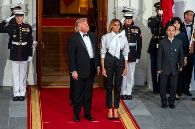 President Donald Trump and First Lady Melania Trump wait to greet Chinese President Xi Jinping and his wife Peng Liyuan for a state dinner at the White House in Washington DC on Thursday, September 24, 2026.  WASP202609249702 BONNIExCASH