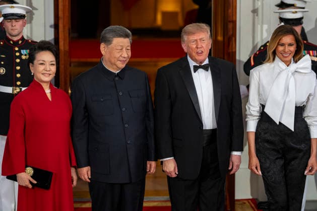 President Donald Trump and First Lady Melania Trump greet Chinese President Xi Jinping and his wife Peng Liyuan for a state dinner at the White House in Washington DC on Thursday, September 24, 2026.  WASP202609249703 BONNIExCASH