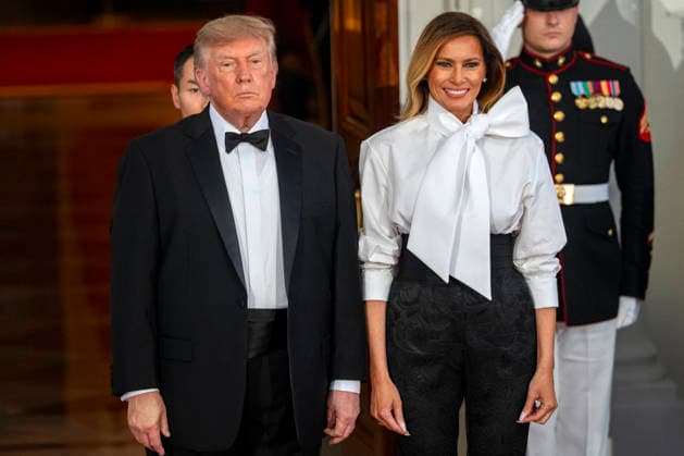 President Donald Trump and First Lady Melania Trump wait to greet Chinese President Xi Jinping and his wife Peng Liyuan for a state dinner at the White House in Washington DC on Thursday, September 24, 2026.  WASP202609249704 BONNIExCASH