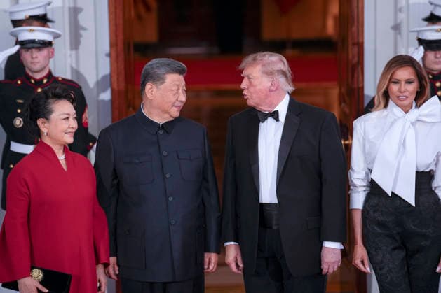 President Donald Trump and First Lady Melania Trump greet Chinese President Xi Jinping and his wife Peng Liyuan for a state dinner at the White House in Washington DC on Thursday, September 24, 2026.  WAX202609249777 YURIxGRIPAS