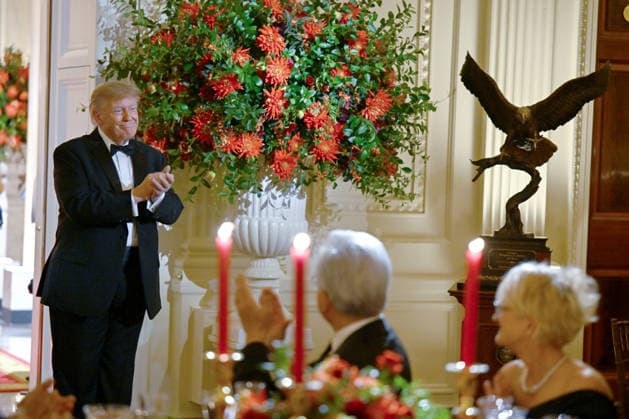 President Donald J Trump applauds as he exchanges toasts with Chinese President Xi Jinping during a state dinner at the White House in Washington DC on Thursday, September 24, 2026. Xi is on a three-day state visit to the U.S. and will hold talks with U.S. officials on tariffs, AI, and other issues.  WAX20260924983 AnnabellexGordon