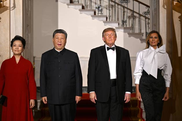 Chinese President Xi Jinping and his wife Peng Liyuan stand with President Donald Trump and First Lady Melania Trump as they arrive for a state dinner at the White House in Washington DC on Thursday, September 24, 2026.  WAX20260924992 AnnabellexGordon