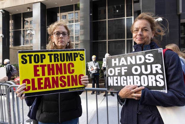 September 24, 2026, New York, New York, USA: Protesters hold signs that read STOP TRUMP s ETHNIC CLEANSING HANDS OFF OUR NEIGHBORS at Rise and Resist s weekly vigil for those impacted by President Trump s immigrant detention and mass deportation policies, held outside the immigration courts, Department of Homeland Security and ICE offices at 26 Federal Plaza in Lower Manhattan. New York USA  - ZUMAr174 20260924_znp_r174_020 Copyright: xGinaxMxRandazzox