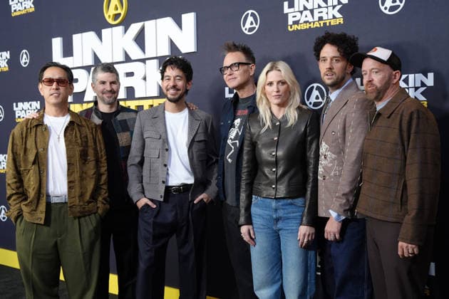 Mark Hoppus (C), bassist and vocalist of the American band Blink-182, poses alongside the members of the band Linkin Park during the world premiere of the documentary Linkin Park: Unshatter at the AMC The Grove 14 in Los Angeles, United States, 24 September 2026. Linkin Park releases its documentary in Los Angeles !ACHTUNG: NUR REDAKTIONELLE NUTZUNG!  Copyright: xOmarxAlonsox AME381 20260925-55021498059_1