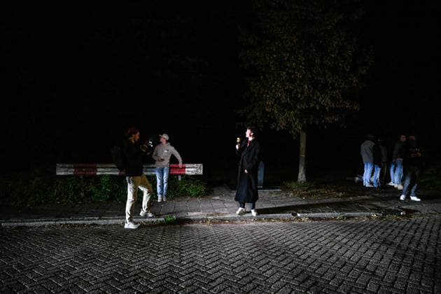 Seven arrested as unrest erupts during anti-asylum center protest in Netherlands KESTEREN, NETHERLANDS - SEPTEMBER 24: Police intervene as unrest erupts during a protest against an asylum seekers center in Kesteren, Gelderland, Netherlands, on September 24, 2026, with seven people arrested, including three for resisting arrest and four in connection with fireworks. Mouneb Taim Anadolu Kesteren Netherlands. Editorial use only. Please get in touch for any other usage.  Copyright: x2026xAnadoluxMounebxTaimx