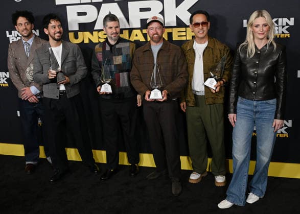 September 24, 2026, Los Angeles, California, USA: (L-R) COLIN BRITTAIN, MIKE SHINODA, BRAD DELSON, DAVE FARRELL, JOE HAHN and EMILY ARMSTRONG attend Linkin Park: Unshatter World Premiere red carpet. Los Angeles USA  - ZUMAb173 20260924_aap_b173_009 Copyright: xBillyxBennightx